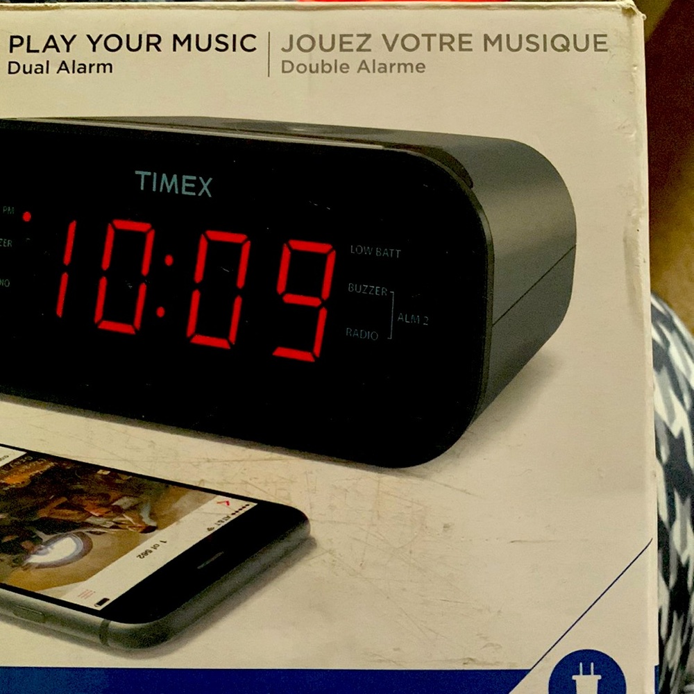 Timex clock am/fm clock radio with digital tuning  New in Box. Black & gray